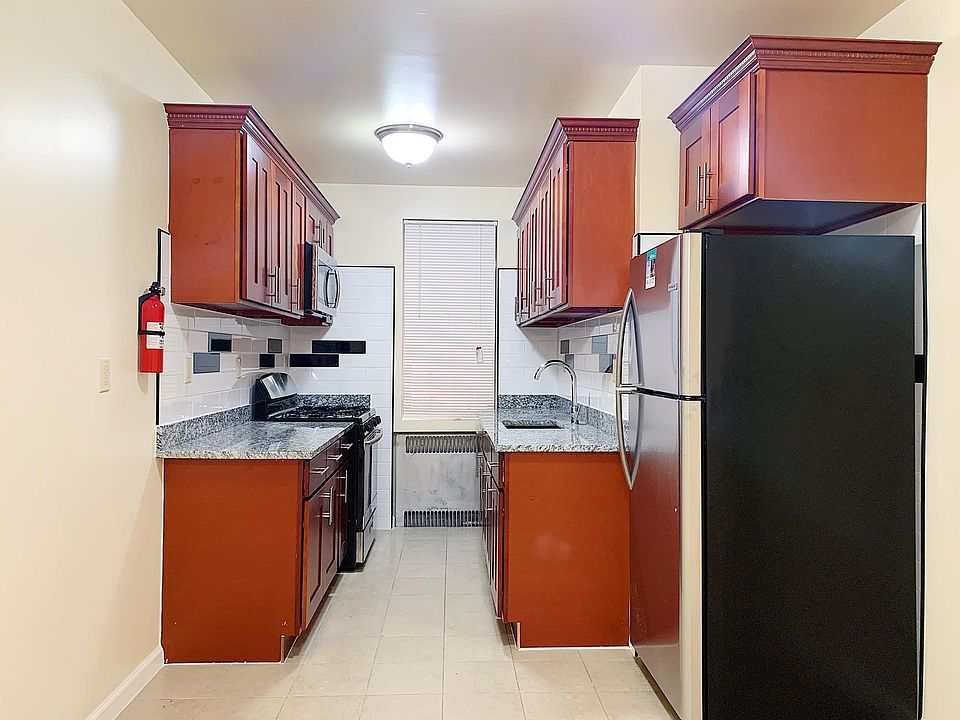1st image of 8911 153rd St APT 1L