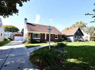 605 N 103rd St, Wauwatosa, WI 53226