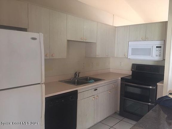 5th image of 724 Fairhaven St NE