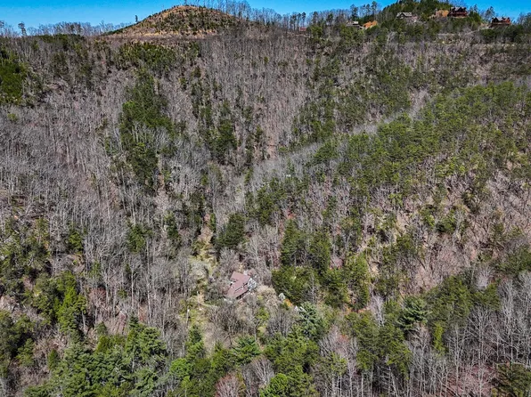 1060 Rayfield Hollow Way, Sevierville, TN 37862