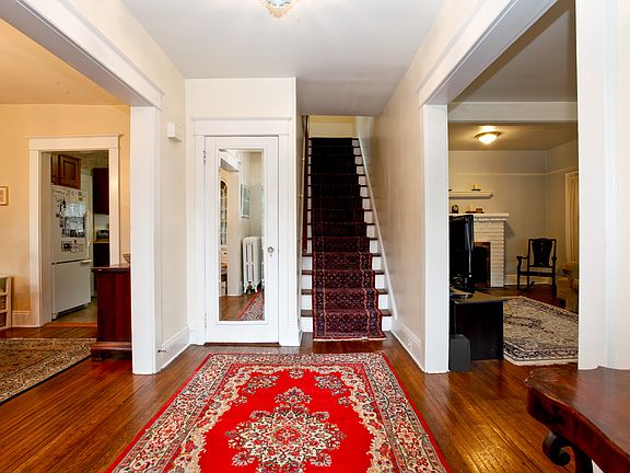 2nd image of 301 Washington Ave