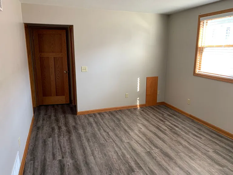 1004 Main St — Photo 12