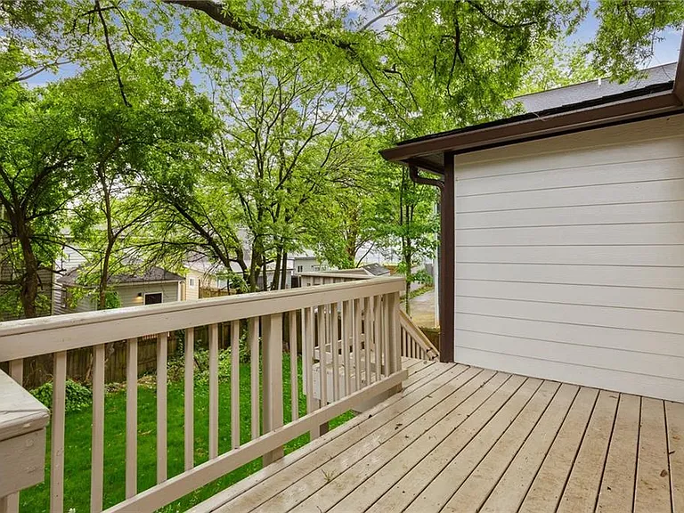 698 Garibaldi St SW — Photo 20