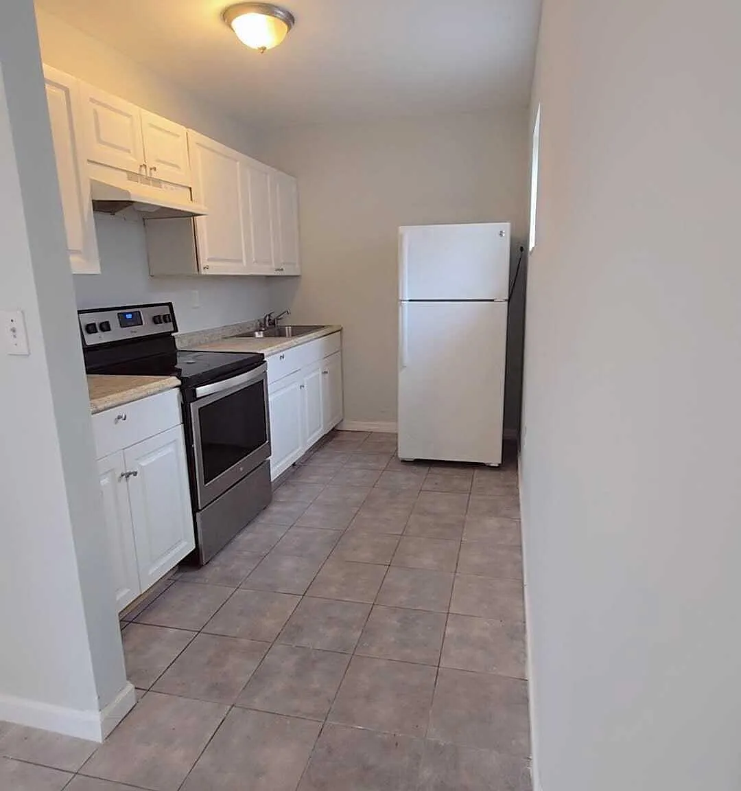 1 bed, 1.0 bath, 3808 sqft, $1,600 — Photo 3