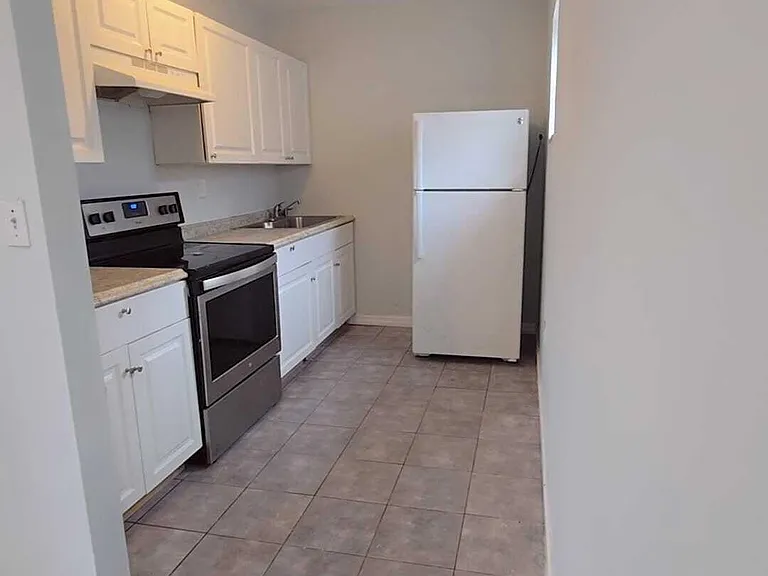 621 NW 5th Ave #3 — Photo 3