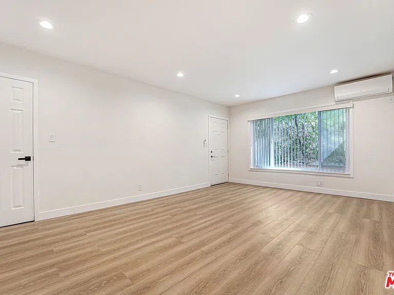 525 N Sweetzer Ave #3 — Photo 2