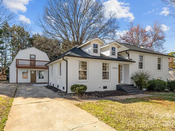 13530 Four Oaks Ln, Matthews, NC 28105