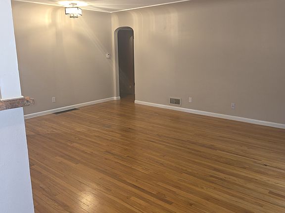 3rd image of 724 Custer Ave