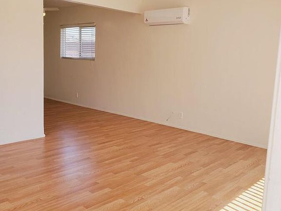 5th image of 1109 1/2 E Fairview Blvd