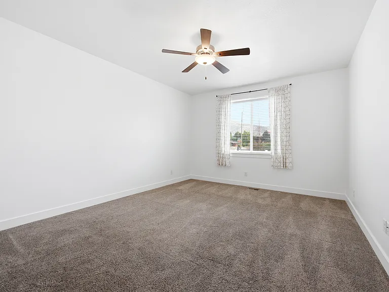 1588 N 325 W — Photo 15