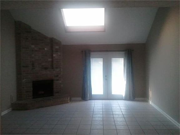 3rd image of 1909 Willowbend Dr