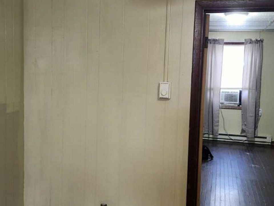 1st image of 106-108 S Van Rensselaer St #106-1/2