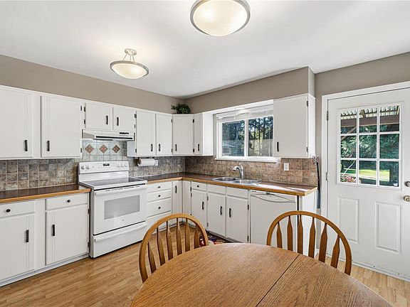 3rd image of 1164 Dobler Rd