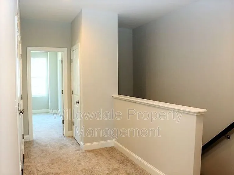 904 Laurel Gate Dr — Photo 11