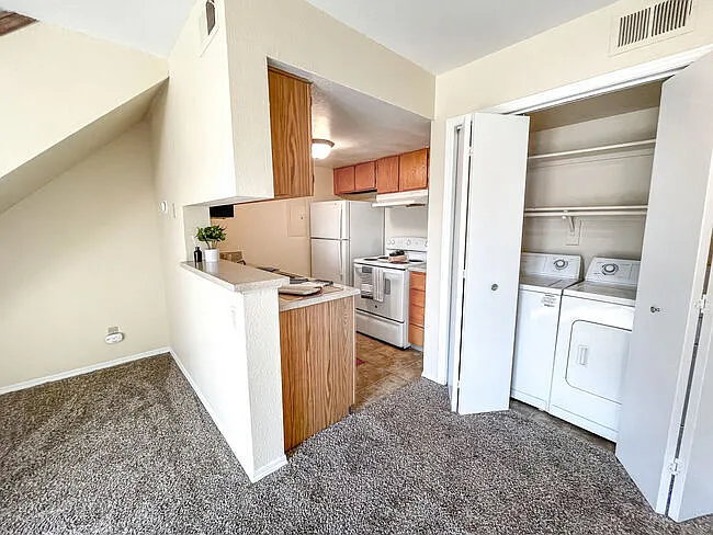 Stonehaven Apartments — Photo 8