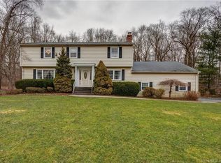 101 Pease Rd, Woodbridge, CT 06525