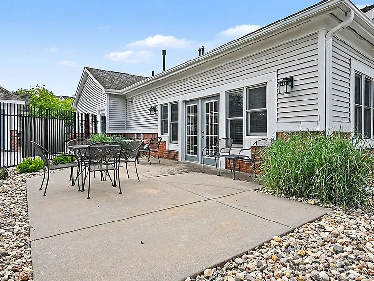 Brentwood Park Apartments — Photo 48