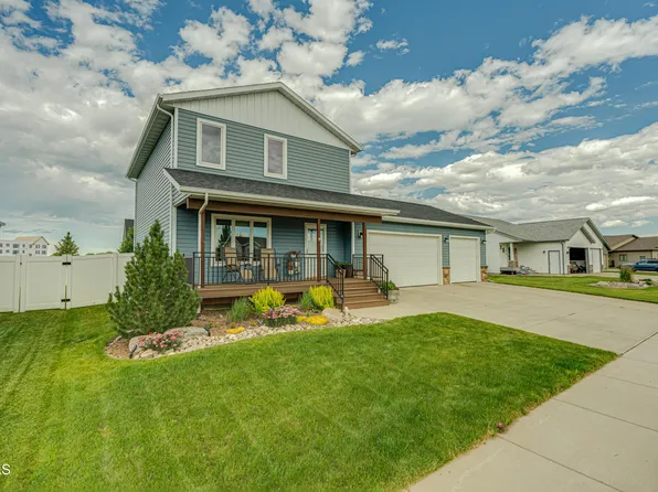 224 Brandenburg Loop, Bismarck, ND 58504