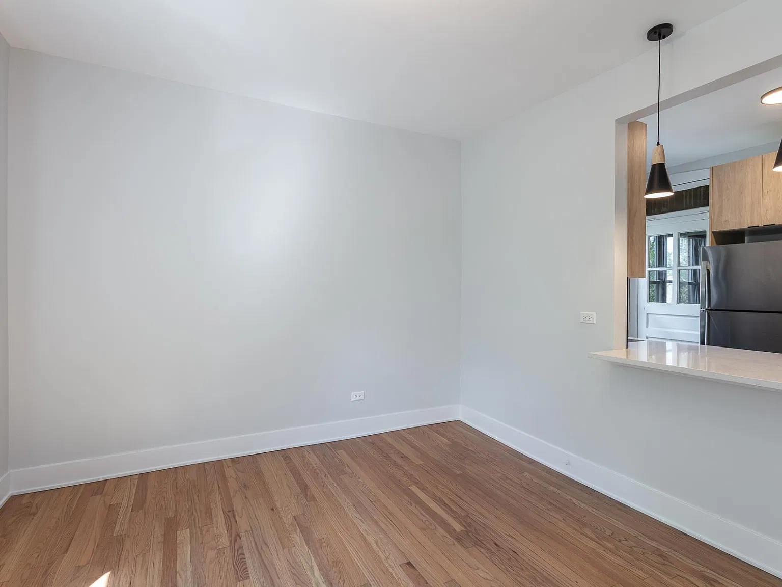 4015 N Lowell Ave — Photo 2