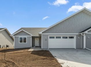 604 Roosevelt St, Baraboo, WI 53913