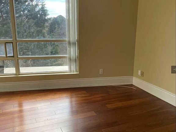 4th image of 50 Eglinton Ave W #207