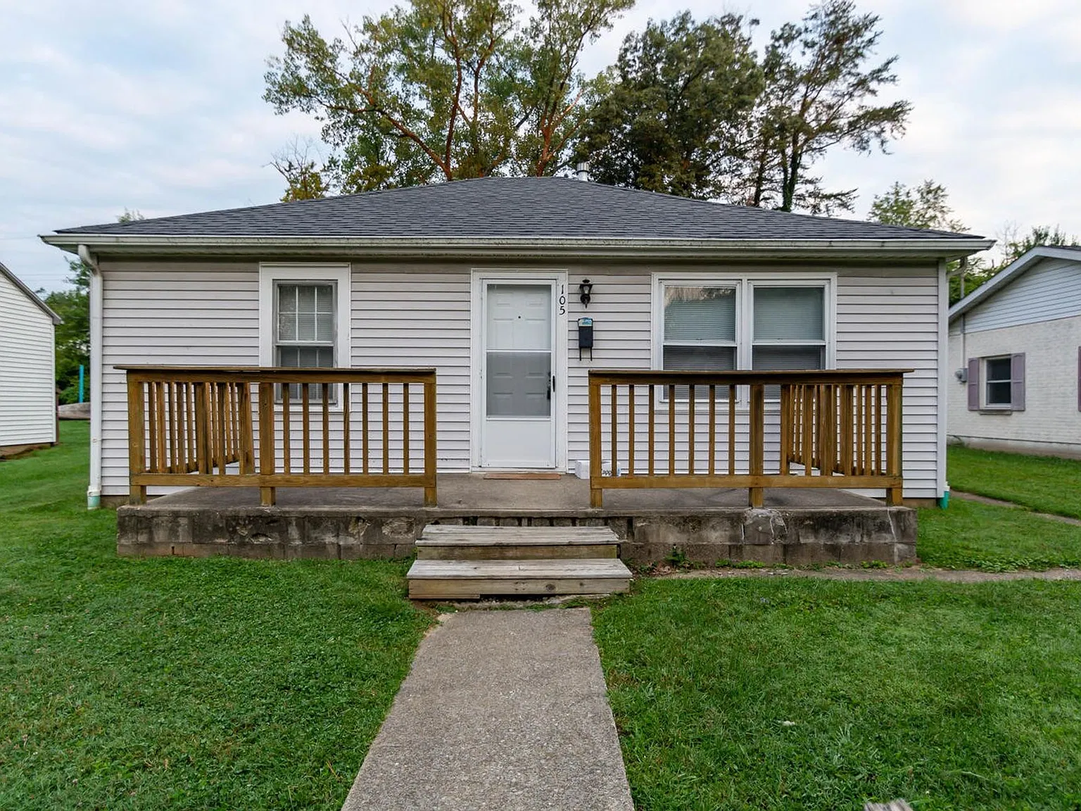 3 Bed House Available for 2027! — Photo 1