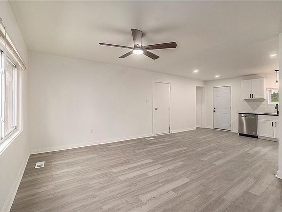 3rd image of 15030 Fuller Ave