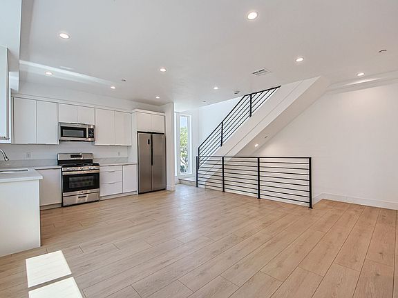 2nd image of 724 N Kingsley Dr #724