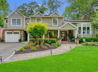 105 Dogwood Ln, Port Jefferson, NY 11777