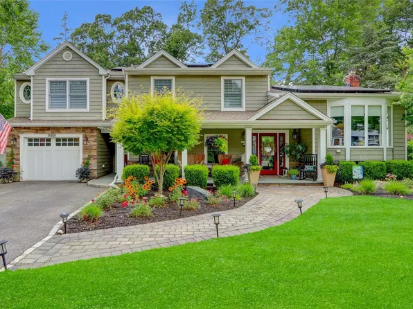 105 Dogwood Lane, Port Jefferson, NY 11777