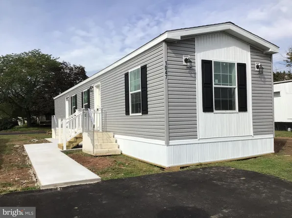 1047 Aldrich Dr, Morrisville, PA 19067