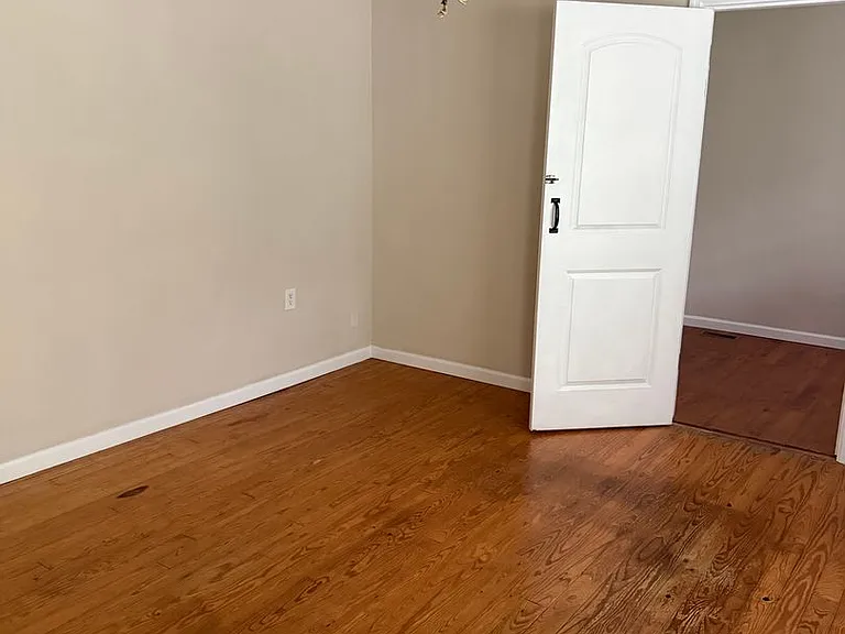133 Hogan Rd — Photo 2
