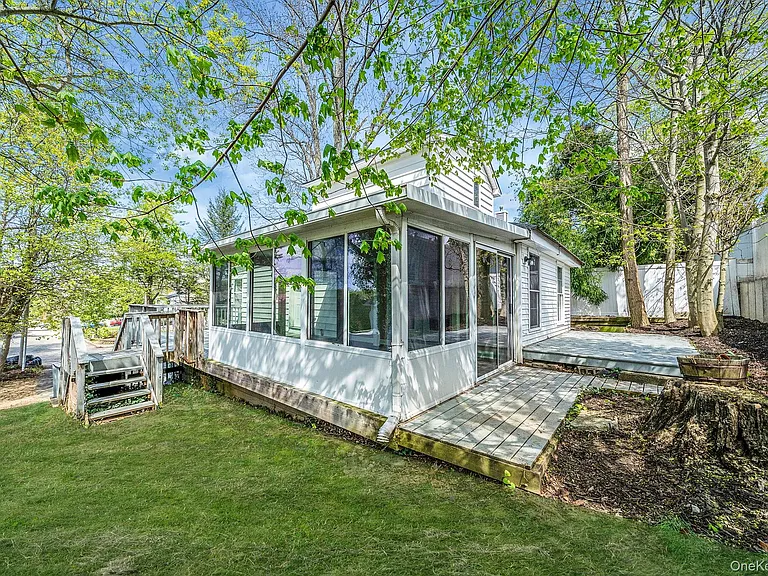 93 Maple Rd — Photo 8