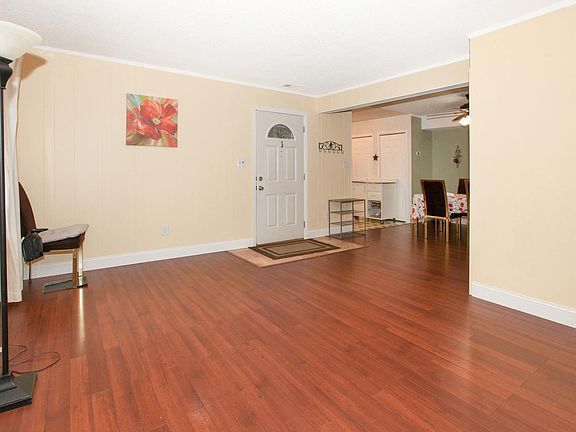 2nd image of 202 Springmeadow Dr Unit M