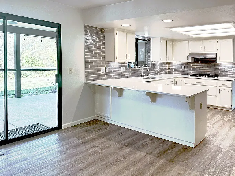 6665 Jonella Way — Photo 9