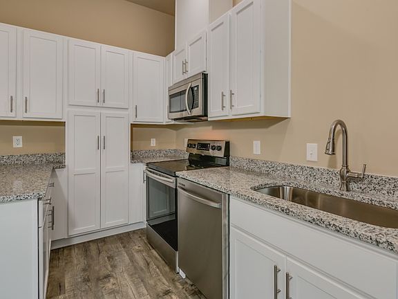 5th image of 1008 Elmwood Dr