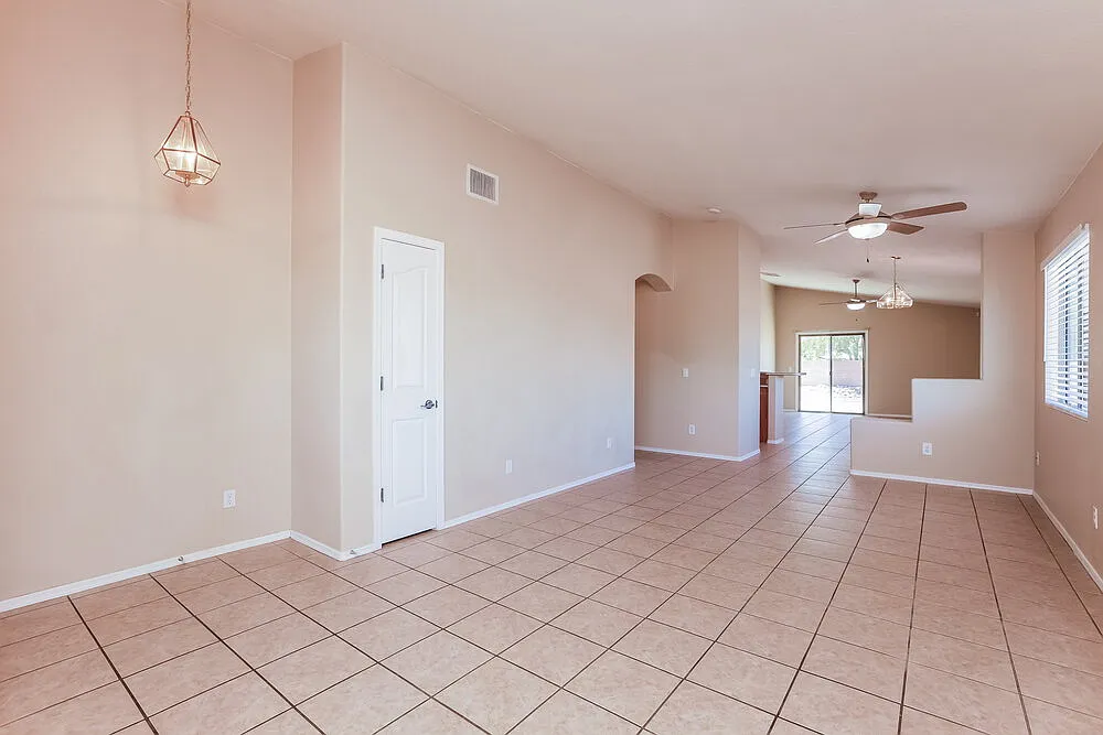 3 bed, 2.0 bath, 1495 sqft, $1,695 — Photo 4