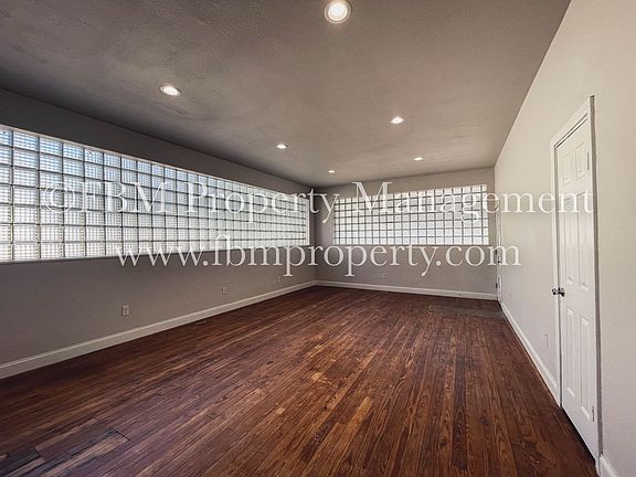 4th image of 207 S Dallas St #1A