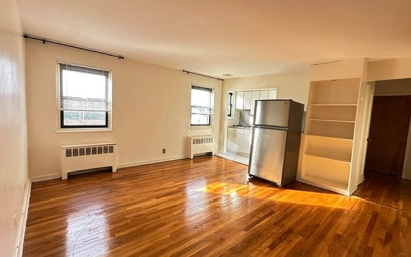 3rd image of 2333 Hudson Ter APT E5