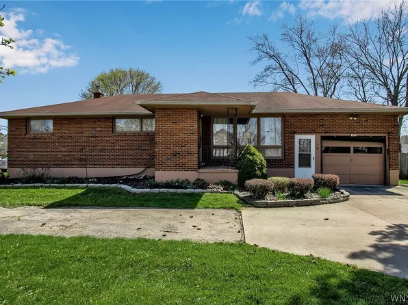 7721 E Britton Dr, Niagara Falls, NY 14304