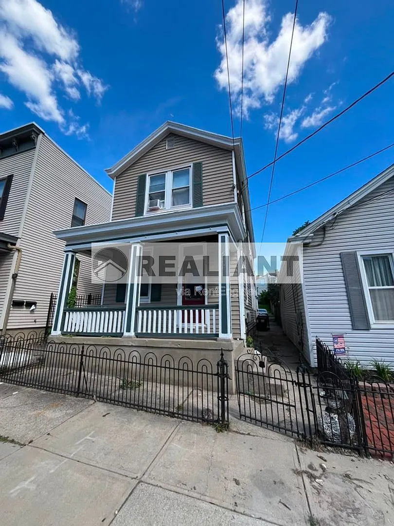 1 bed, 1.0 bath, $995 — Photo 1