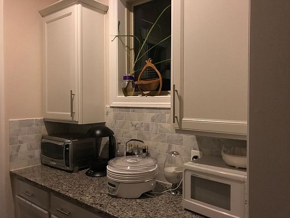 Butler Pantry.