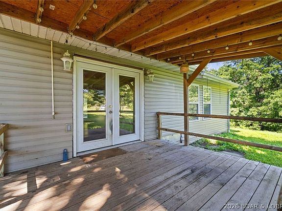 5th image of 702 Doc Ridgeway Dr