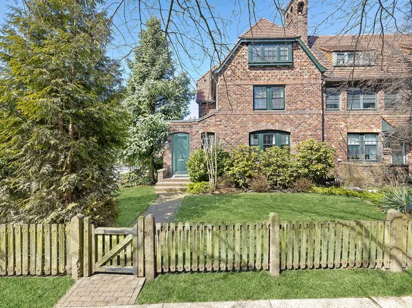 205 Puritan Avenue image 1 of 27