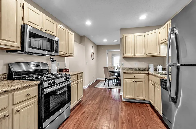 Lavish Kitchens with Brand New Stainless Steel Gas Stoves