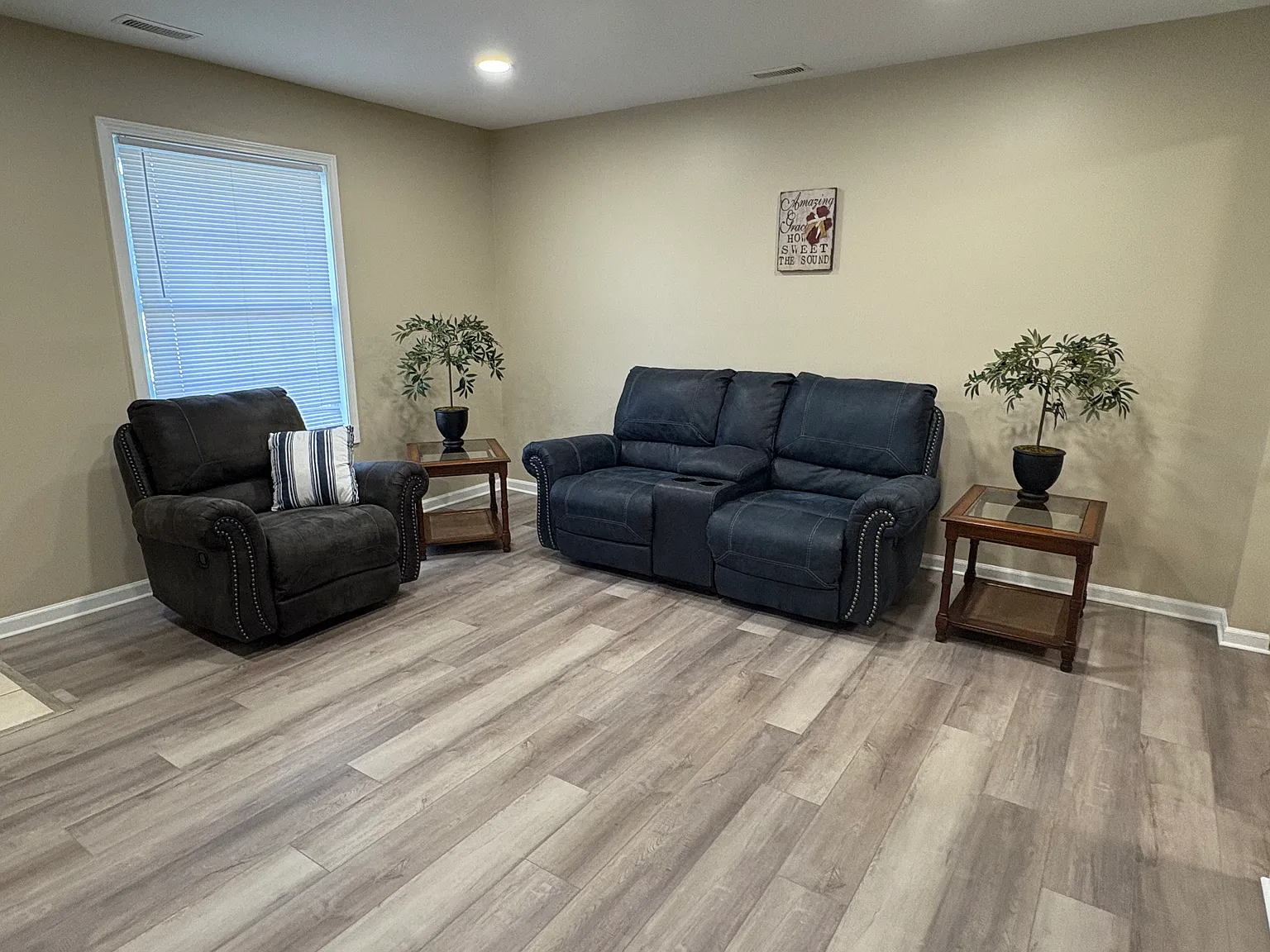 403 N Maple St — Photo 3
