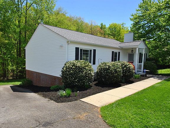 3rd image of 106 Whispering Pines Ct