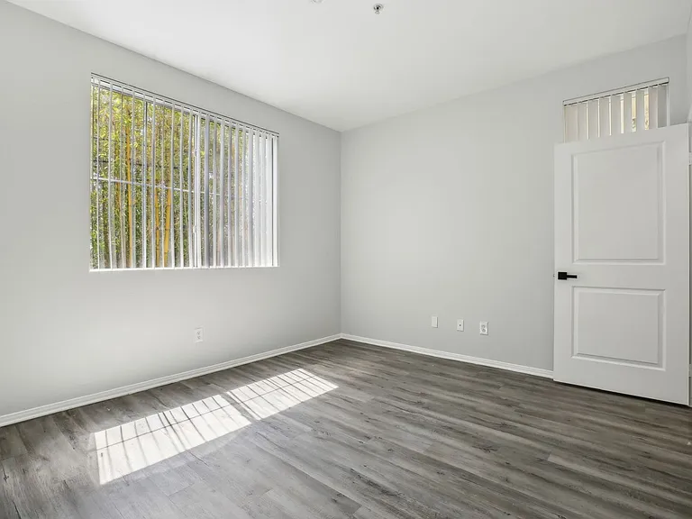 1865 North Fuller Ave — Photo 19