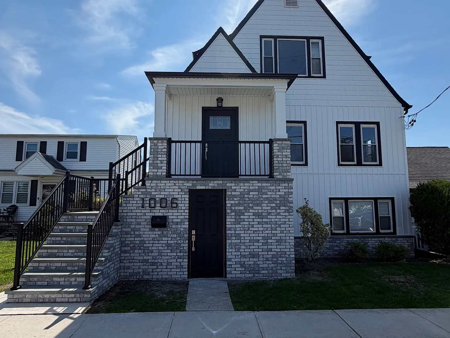 4 bed, $4,400 — Photo 1