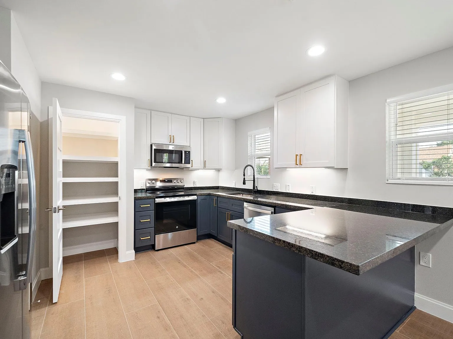 2 bed, 1.0 bath, 768 sqft, $2,200 — Photo 4